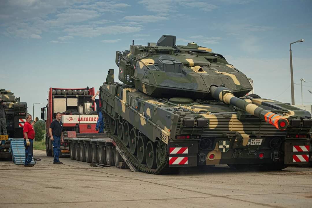 The Hungarian army of the traitor Orban received two more Leopard 2A7HU tanks from Germany based on existing contracts - Olaf Scholz should have stopped this.