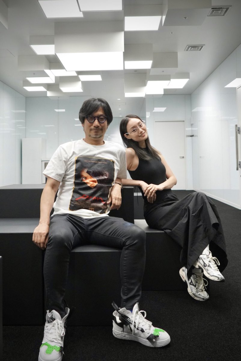 Today’s T-shirt battle. “Asayoshi”-san wore “Mad Heidi,” and I wore “Pearl.”