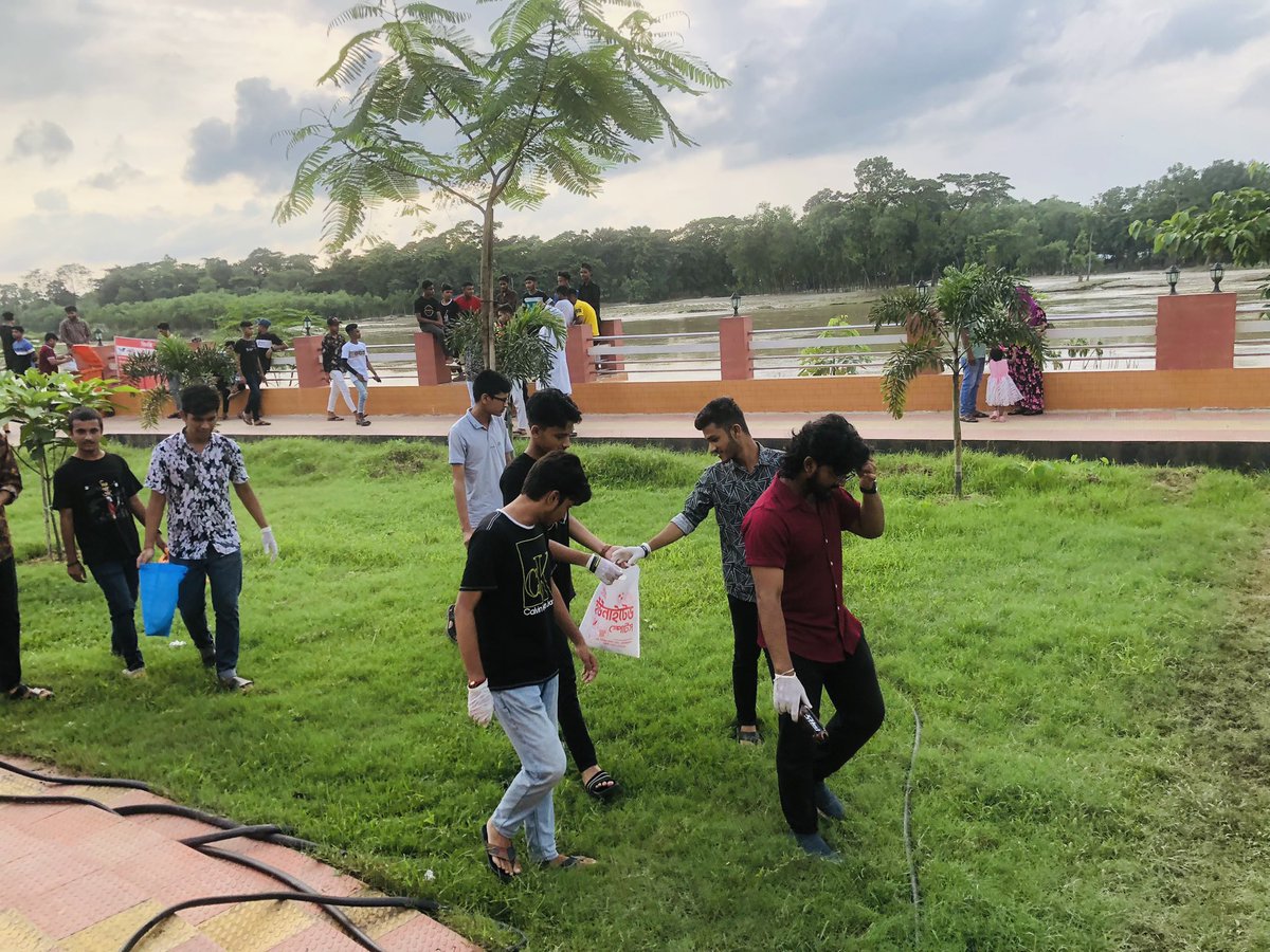 Dipro_Dhar's tweet photo. #NoMorePlastic, an initiative by the @YouthNetGlobal 🇧🇩 Moulvibazar  to create awareness about the hazardous effects of non-biodegradable plastic bags and collect plastic from  various place  in the Moulvibazar city.
#ClimateEmergency 
#ClimateActionNow https://t.co/nANCLnt2VG