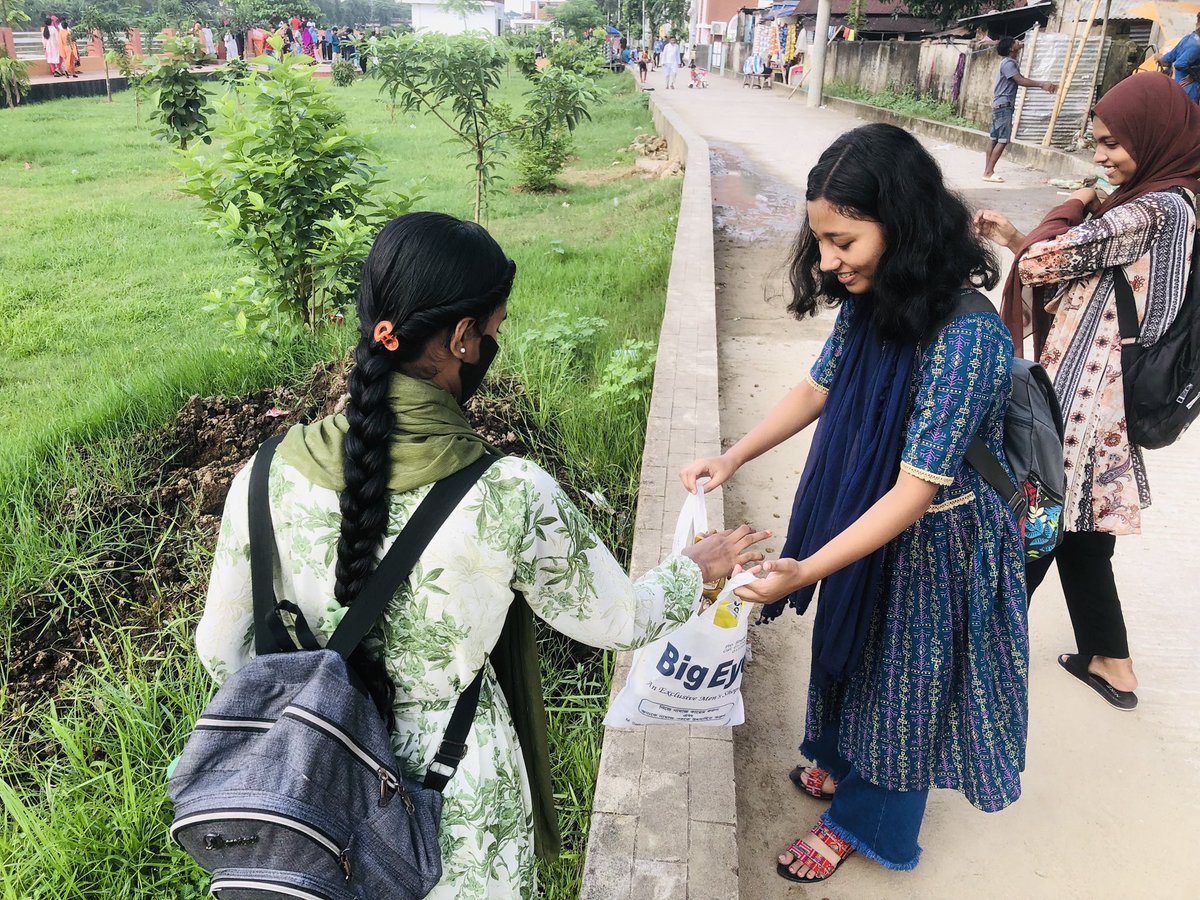 Dipro_Dhar's tweet photo. #NoMorePlastic, an initiative by the @YouthNetGlobal 🇧🇩 Moulvibazar  to create awareness about the hazardous effects of non-biodegradable plastic bags and collect plastic from  various place  in the Moulvibazar city.
#ClimateEmergency 
#ClimateActionNow https://t.co/nANCLnt2VG