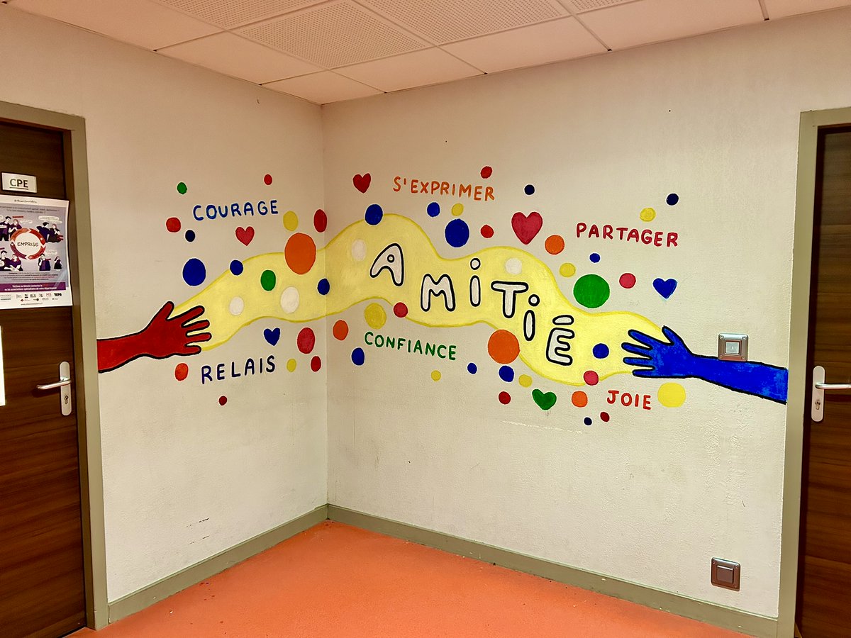 SarahJKlimek's tweet photo. Voici les 4 fresques réalisées cette année au collège Hubertine Auclert! Le projet “Mon Collège en Couleurs”, c’est coopérer, créer, mais aussi valoriser les élèves et leur établissement. D’autres peintures murales sont déjà prévues pour la rentrée! https://t.co/r8weNHNzEk