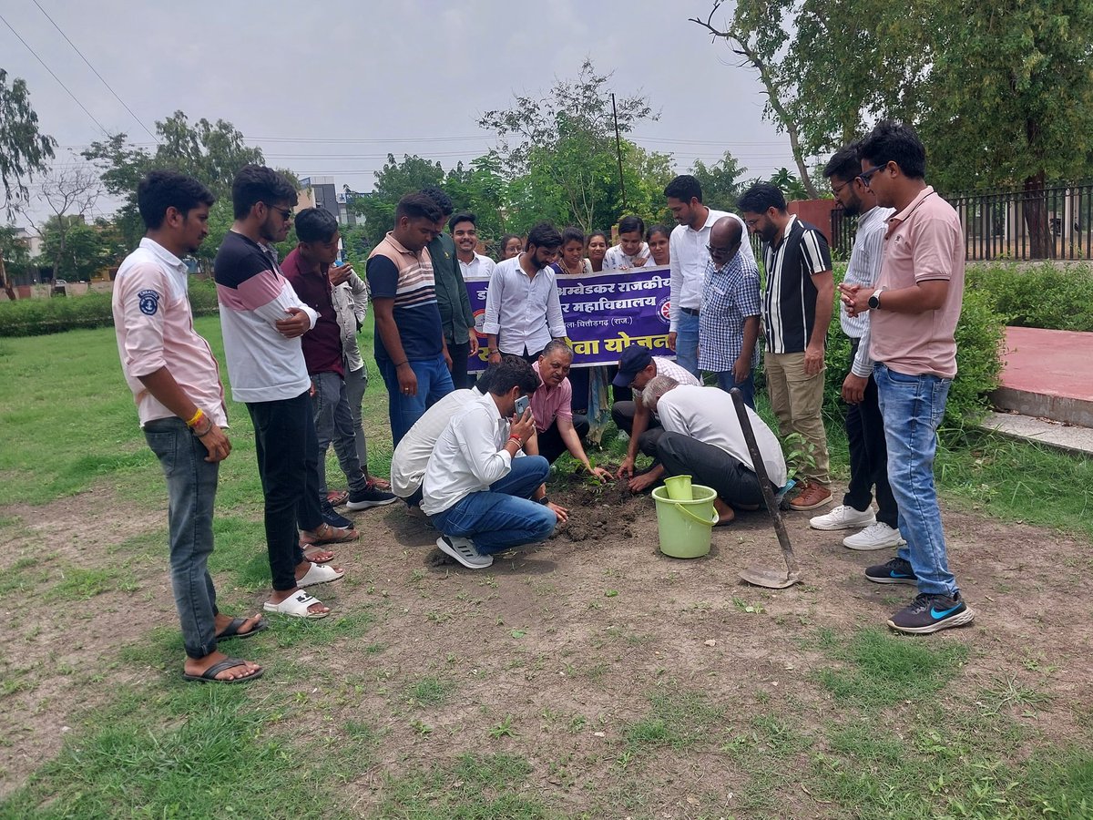 nssgcnbh's tweet photo. NSS Unit of Govt P.G. College,  Nimbahera took the initative under Plantation drive. #एक_पेड़_माँ_के_नाम 🌳अभियान के तहत वृक्षारोपण कार्यक्रम 🌲🎄🌱
@NssRajasthan
@_NSSIndia @bhagwan_prof @DrNeelam_Sethi https://t.co/n5YkmSxbG9