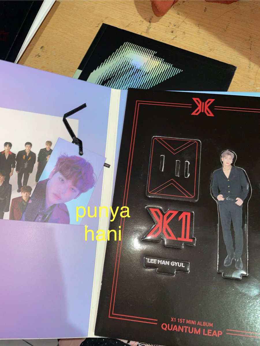 WTS ALBUM X1 minus pc 
2 versi 
100k 
isi sesuai foto, lagi bu banget🙏🏻
bisa nego yah