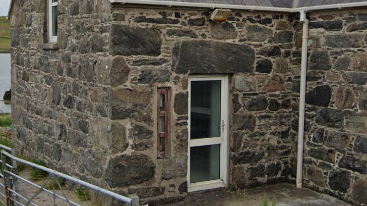 Stratherrick365's tweet photo. @Scranlife @NtlMuseumsScot I'd recognise that lintel anywhere. It must have taken some lifting. It hasn't moved in centuries. #Carloway Please listen here too. Carlabhagh 🎶🎶 https://t.co/pYLEvWhkGC aite mo ghaoil, tha mise do'l an. Pic here ... https://t.co/NdBW6EtxG8 https://t.co/pLBXxSn7u0