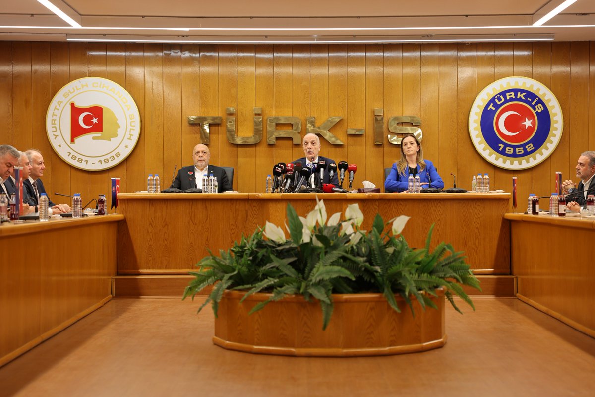 Konfederasyonumuz TÜRK-İŞ'in HAK-İŞ ve DİSK ile hazırladığı ve önemli başlıklar içeren ortak açıklamayı TÜRK-İŞ Genel Merkezi'nde düzenlediğimiz basın toplantısıyla duyurduk. 

Bildiride yer alan; 

1- Vergide Adalet İstiyoruz
2- Enflasyonla Mücadele Ücretleri Düşük tutarak