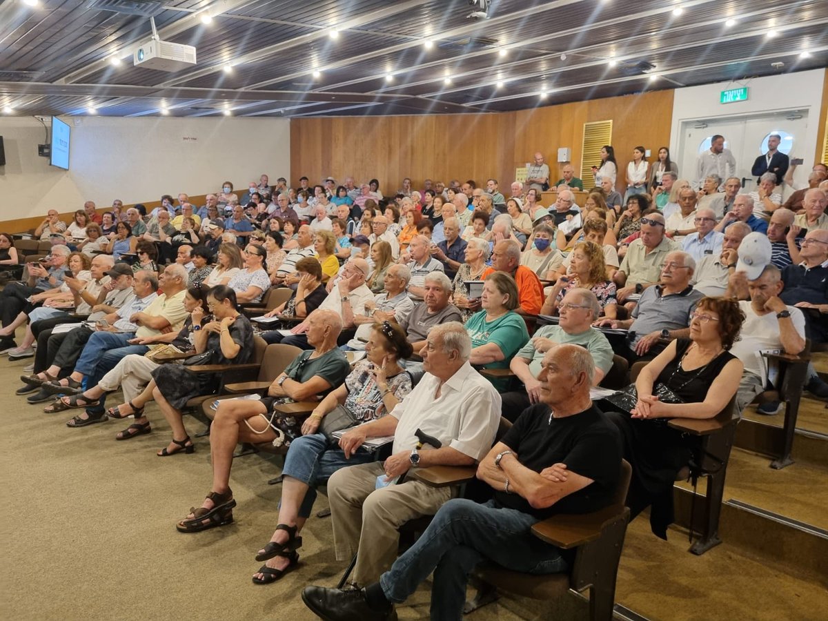 NetoFinance's tweet photo. היום ערכנו כנס נוסף כחלק מסדרת הכנסים המוצלחים מבית נטו תכנון פיננסי.

בכנס נכחו מעל ל-350 גמלאי המכון הוולקני שהביעו עניין רב וסקרנות בתחום הפיננסים. 

נמשיך לפעול לטובת קהל הלקוחות שלנו ולהעניק להם את השירות ואת הכלים הטובים ביותר ע”י האנשים הכי מקצועיים שיש! https://t.co/9RZeuYG0AP