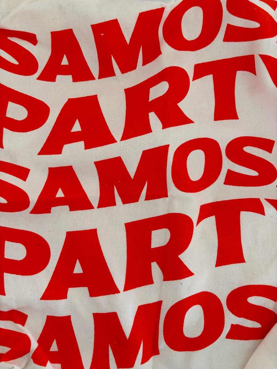 2/ Turns out <a href="/Samosa_Party/">Samosa Party</a> is making sexy samosa socks?!

Cuz I was gushing over them <a href="/DikshaPande3/">Diksha_Pande</a> immediately sent me some socks along with a cool tote bag?! 

My. Day. Is. Made!!

This is why you should write on the internet, kids.