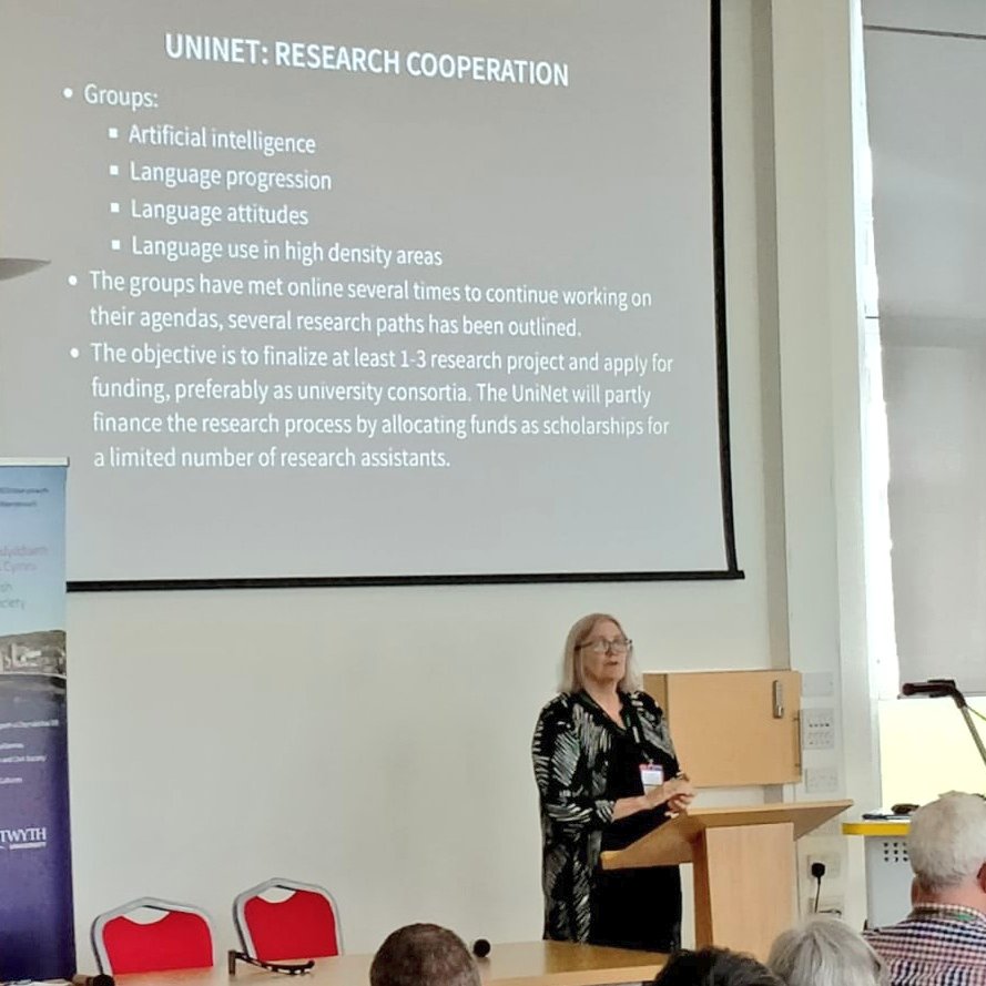 slklusterra's tweet photo. Elin Haf Gruffydd Jonesek @npldeu sarearen baitan eratu den #UniNet ikerguneen sarea aurkeztu du. https://t.co/SrW0urPu0v