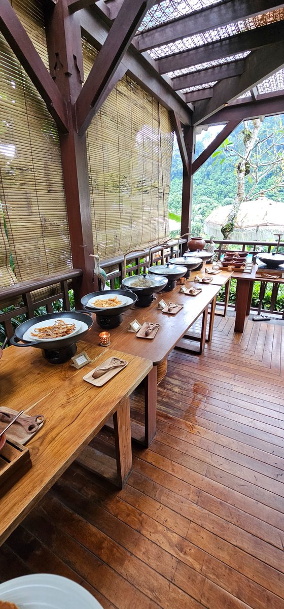 VoyageBliss's tweet photo. 🍳 Breakfast at Mandapa is a delightful experience. It’s complimentary and offers a mix of à la carte and select buffet options. You can also opt for an in-villa breakfast at no extra charge, making mornings even more luxurious.
#BreakfastGoals #GourmetBreakfast #InVillaDining #BaliFoodie #LuxuryTravel