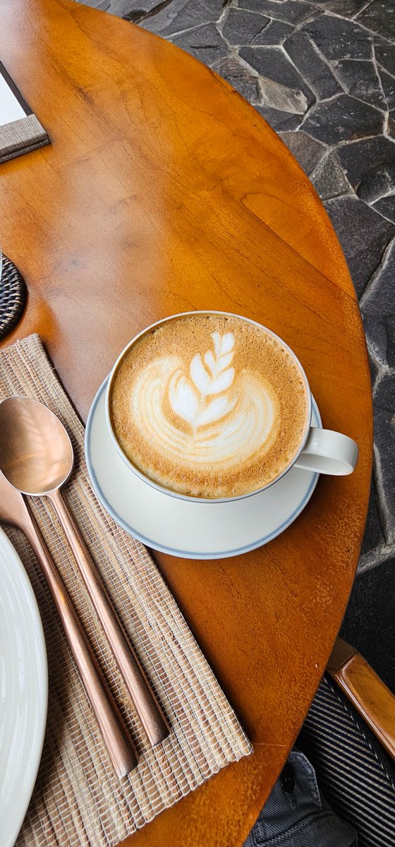 VoyageBliss's tweet photo. 🍳 Breakfast at Mandapa is a delightful experience. It’s complimentary and offers a mix of à la carte and select buffet options. You can also opt for an in-villa breakfast at no extra charge, making mornings even more luxurious.
#BreakfastGoals #GourmetBreakfast #InVillaDining #BaliFoodie #LuxuryTravel