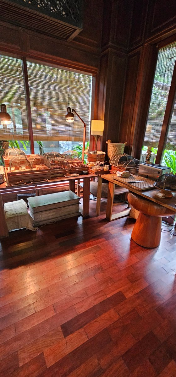 VoyageBliss's tweet photo. 🍳 Breakfast at Mandapa is a delightful experience. It’s complimentary and offers a mix of à la carte and select buffet options. You can also opt for an in-villa breakfast at no extra charge, making mornings even more luxurious.
#BreakfastGoals #GourmetBreakfast #InVillaDining #BaliFoodie #LuxuryTravel