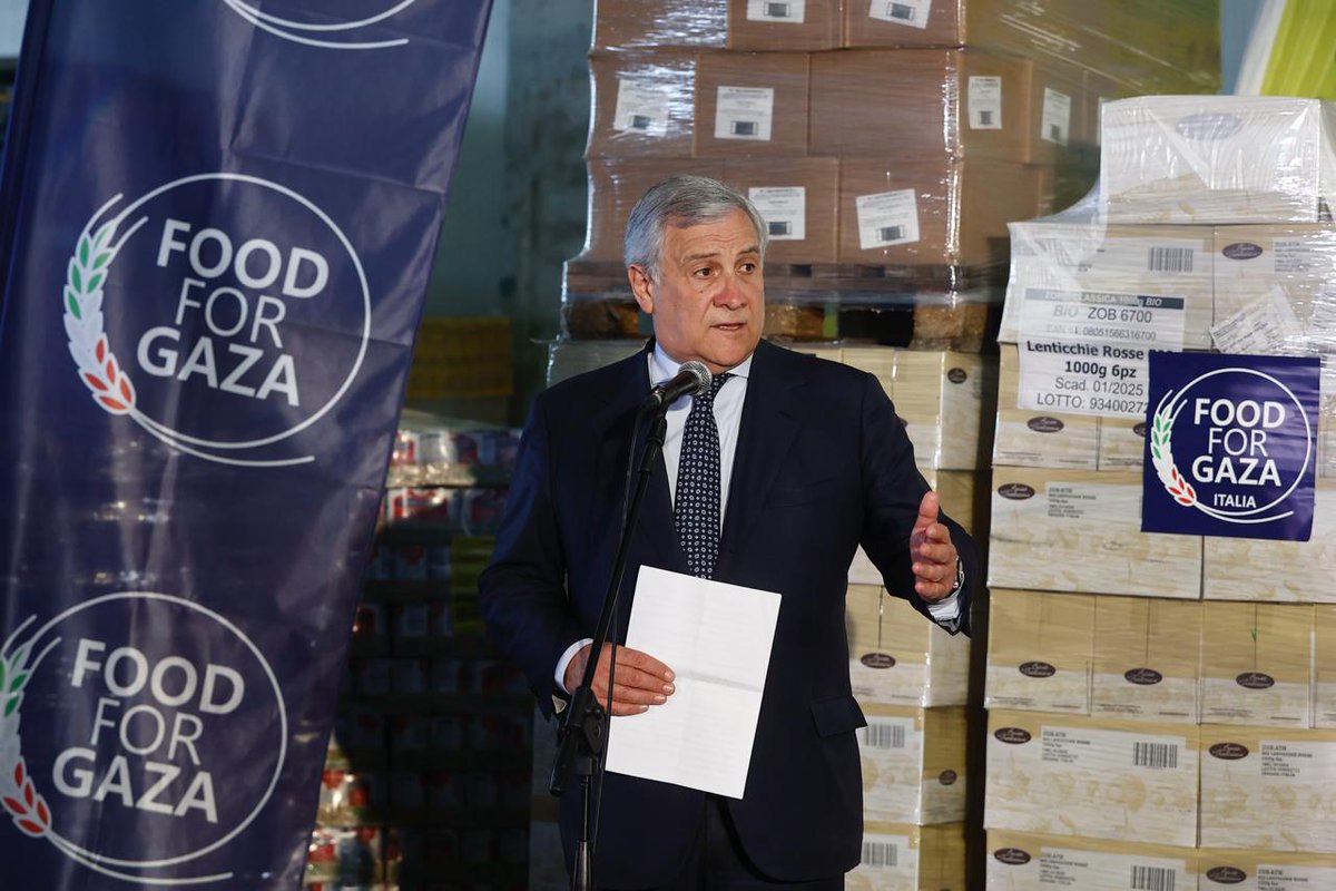 ItalyMFA's tweet photo. Iniziativa umanitaria #FoodForGaza | Min. @Antonio_Tajani🗣️“Consegnato a Dogane Cipro scanner di ultima generazione che faciliterà transito aiuti d’emergenza per popolazione civile di Gaza, segno concreto impegno Gov🇮🇹 e #SistemaItalia. Grazie a @portiGTcalabria @AdmGov @DPCgov”. https://t.co/Sut9gRaEx2