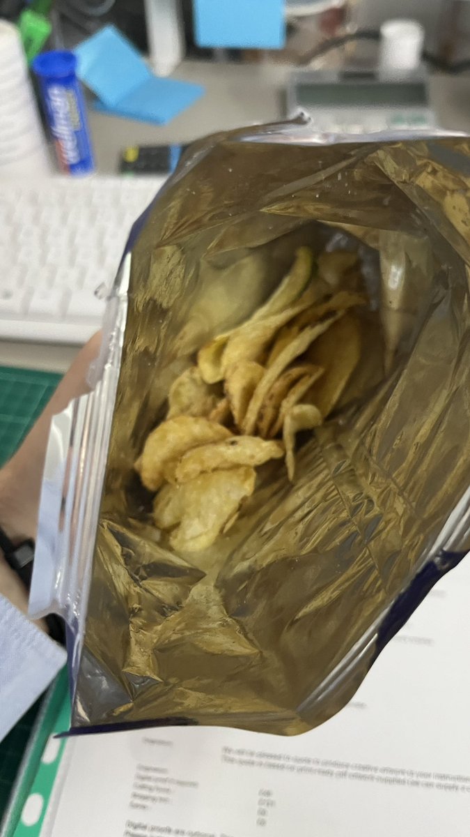 kvwlls's tweet photo. Where’s my crisps @KETTLEChipsUK ? Awful! https://t.co/3KxjlTDN9V