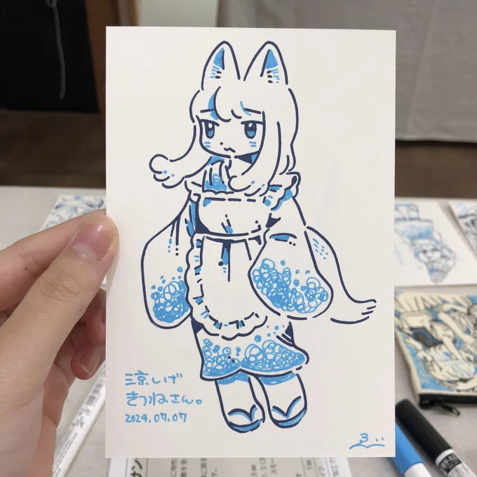 もちもちのかわいい絵も描きますいつかアイドルのグッズイラストに携わってみたい…!!!なんて夢を見ております。かわいい世界のお手伝いができたらうれしいです(最後の絵はファンアートです) 