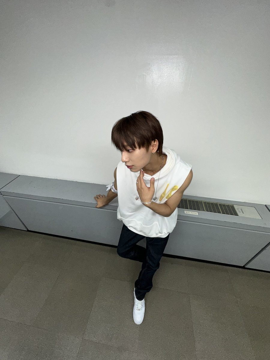 [📷][#WOOJU_RAID]

매력있는 포즈라 생각했는데 어떠신가요

#블리처스 #BLITZERS #우주 #WOOJU