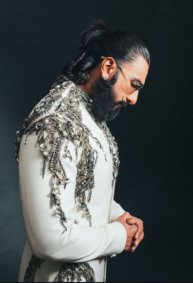 bombaytimes's tweet photo. Dapper Daddy is here🔥 @RanveerOfficial
#RanveerSingh #DaddyToBe #Bollywood #stylesquad https://t.co/xfI2M1ypKJ