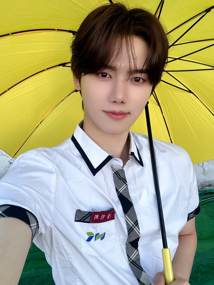 [📸]
민희 '소나기' Cover
⠀
오늘도 러비티 맘에 스며든 민희💛
민희의 노래는 하늘이 내려준 선물🎁🎶
⠀
#CRAVITY #크래비티
#민희 #MINHEE
#C_Plus