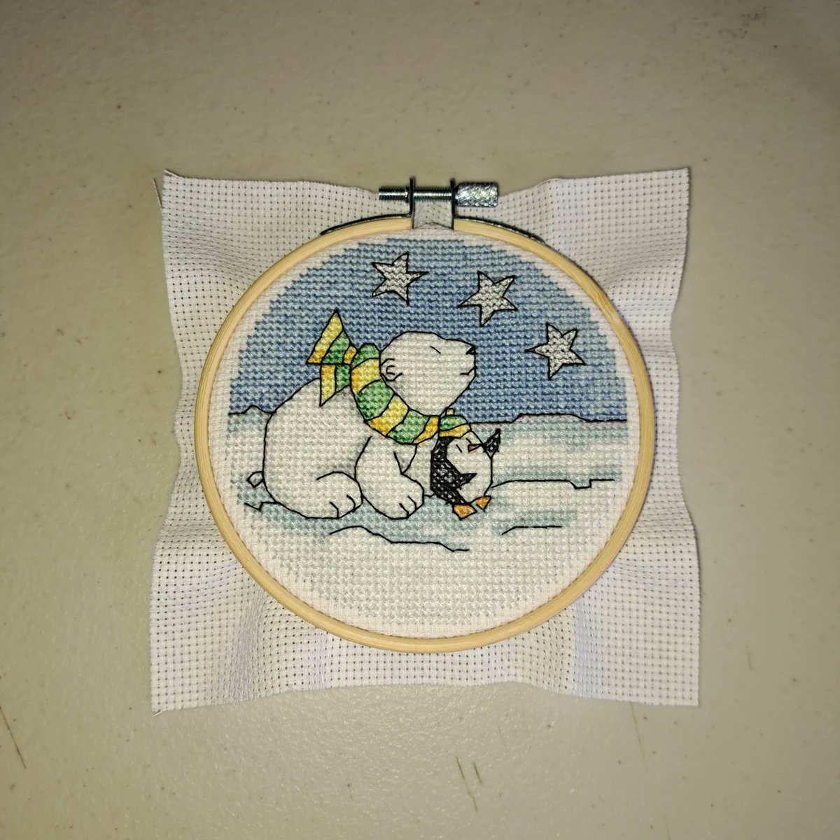 Celene41437349's tweet image. Finished the 4th one, and I finally put the felt on the back of the first 3.

#crossstitch #polarbear