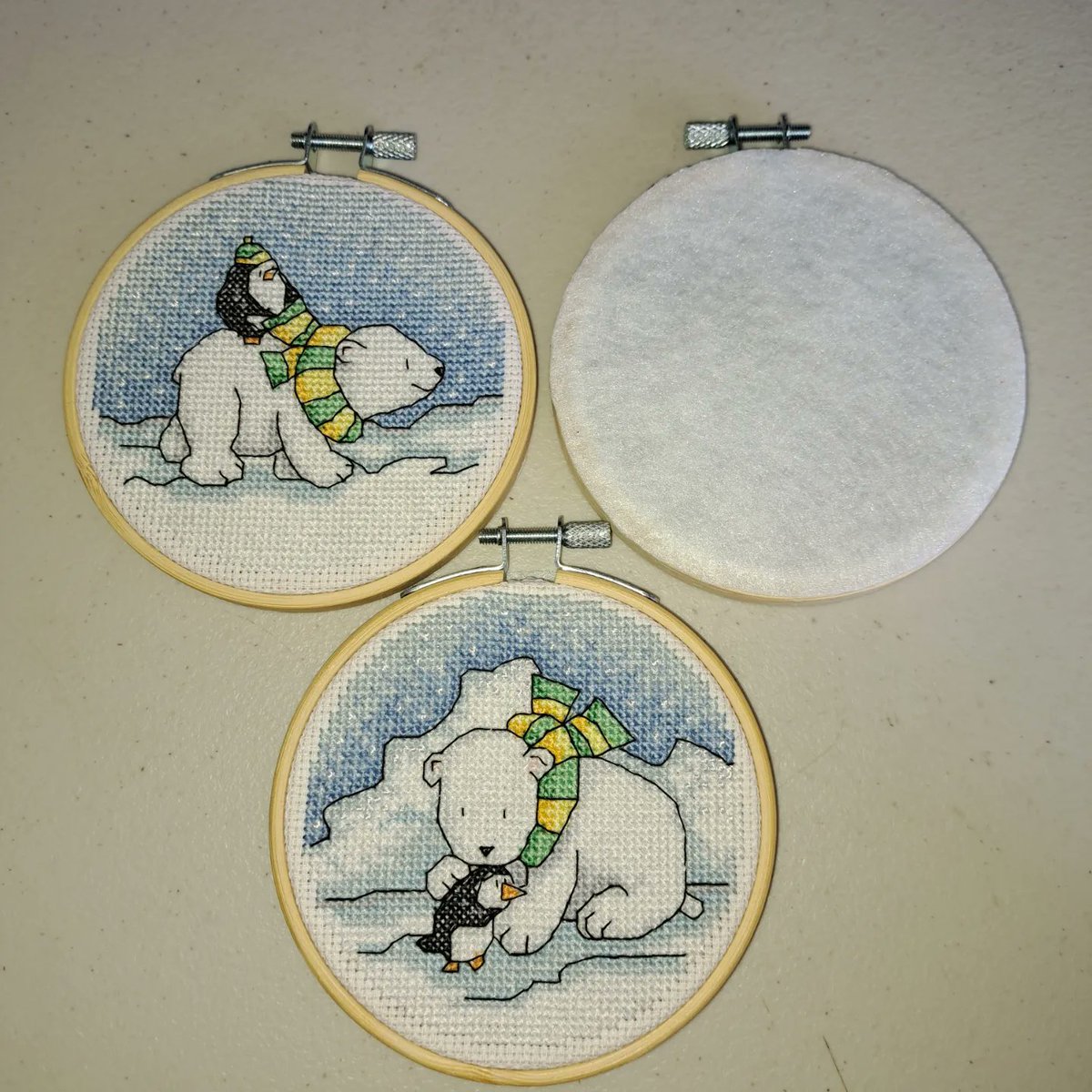Celene41437349's tweet image. Finished the 4th one, and I finally put the felt on the back of the first 3.

#crossstitch #polarbear