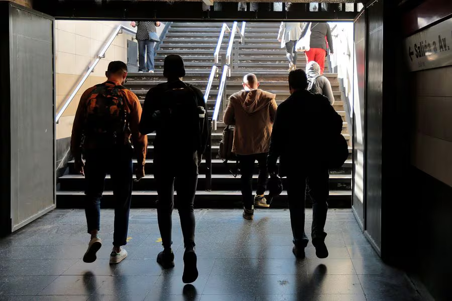 latercera's tweet photo. Ofertas laborales se desploman su menor nivel desde junio de 2020, el peor momento de la pandemia

Vía @pulso_lt | https://t.co/yvxJKbKTCN https://t.co/uZOKT6xd6I