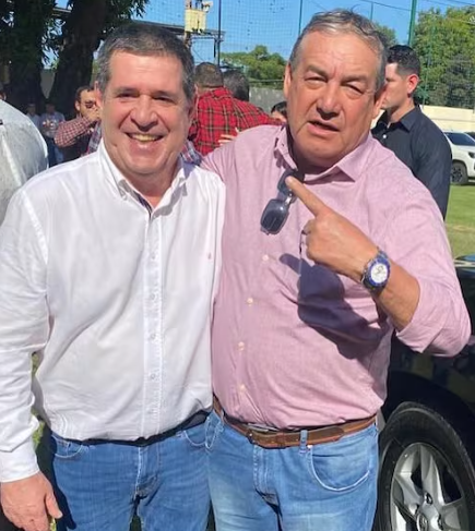 Uno enterró 500 mil millones bajo tierra y al otro en Brasil lo acusan de tener fuertes vínculos con el narcotráfico, ambos políticos pertenecen al movimiento Honor Colorado.

Ahh no pero las ONG's y coso.