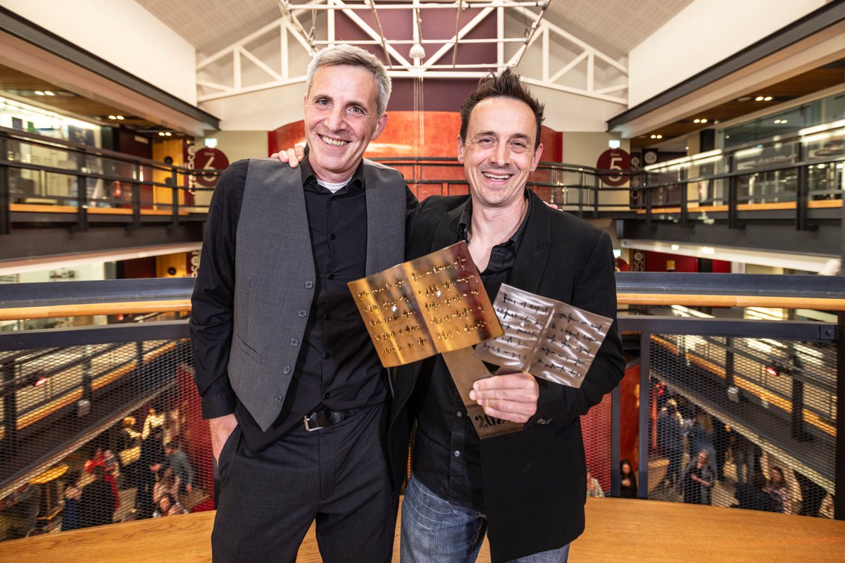 CUEnglishCommPhilos (@cuengcommphilos) on Twitter photo Llongyfarchiadau i Tom Bullough 📖
Edrychwn ymlaen at eich croesawu i siarad am Sarn Helen. Am ychwanegiad cyffrous i <a href="/CardiffBookTalk/">Cardiff BookTalk</a> flwyddyn nesaf!
Mae wedi bod yn bleser gennym fod yn brif noddwr Gwobr Llyfr y Flwyddyn 2024 yn gyffredinol 🌳
<a href="/GrantaBooks/">Granta Books</a> <a href="/LitWales/">Literature Wales</a> #WBOTY24 Llongyfarchiadau i Tom Bullough 📖
Edrychwn ymlaen at eich croesawu i siarad am Sarn Helen. Am ychwanegiad cyffrous i <a href="/CardiffBookTalk/">Cardiff BookTalk</a> flwyddyn nesaf!
Mae wedi bod yn bleser gennym fod yn brif noddwr Gwobr Llyfr y Flwyddyn 2024 yn gyffredinol 🌳
<a href="/GrantaBooks/">Granta Books</a> <a href="/LitWales/">Literature Wales</a> #WBOTY24