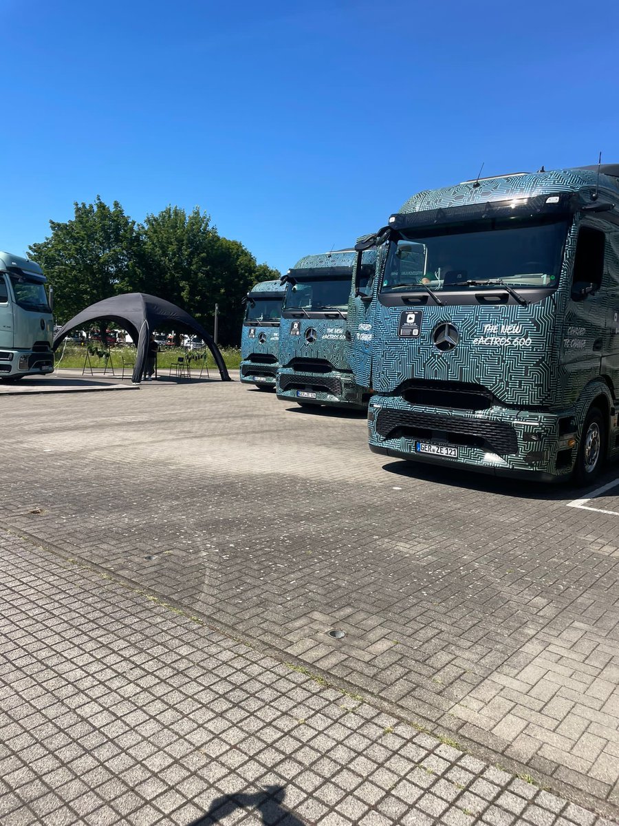 blstruckandvan's tweet photo. Our truck team have an exciting few days ahead! 

They are out in Worth getting to grips with the all-electric eActros 600! ⚡️

Get in touch if you’d like to find out more about our the newest, sustainable addition to our truck range: https://t.co/ivrLf0Qnnf https://t.co/YM0qPq8bM6