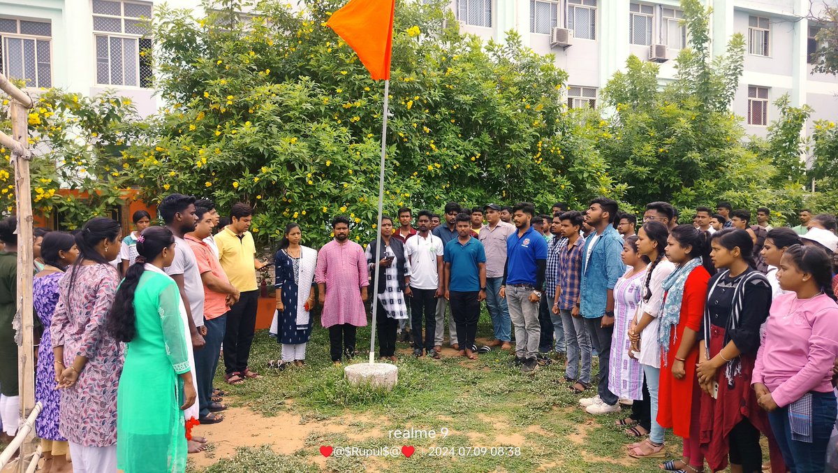 ABVPVoice's tweet photo. National Secretary Buddhadev Bagh hoisted ABVP Flag at CSU, Puri and had a talk with students about the 'Role of Youth in Nation Rebuilding' on the occasion of #NationalStudentsDay.

#ABVP76 https://t.co/qc5dvsJnTG