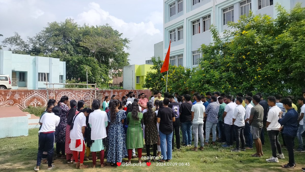 ABVPVoice's tweet photo. National Secretary Buddhadev Bagh hoisted ABVP Flag at CSU, Puri and had a talk with students about the 'Role of Youth in Nation Rebuilding' on the occasion of #NationalStudentsDay.

#ABVP76 https://t.co/qc5dvsJnTG