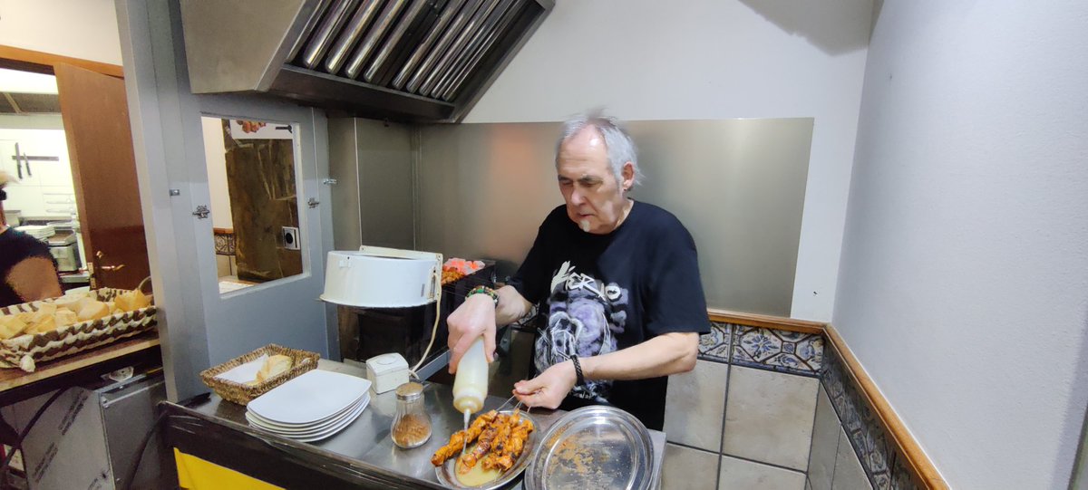 barakaataka7's tweet photo. Los mejores pintxos morunos de Barakaldo en el Bar Las quinielas "donde Manu" en Santa Teresa https://t.co/KTGrEYWuoM