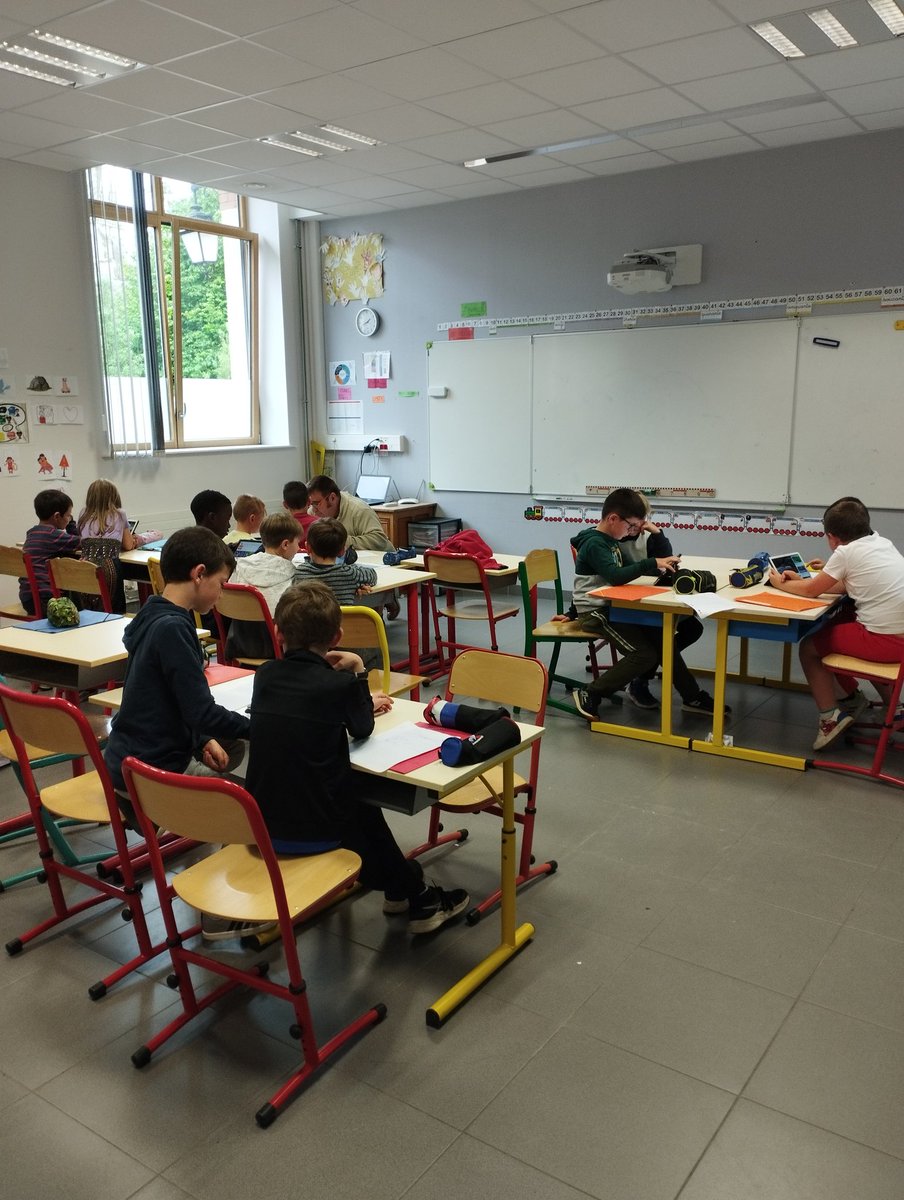 Début de notre semaine école ouverte avec 28 élèves de CE2 et CM1 : plateau TV et orientation au programme. @IEN_ALENCON <a href="/LigueOrne/">La Ligue de l'enseignement de l'Orne</a> <a href="/USEP_61/">USEP 61</a>