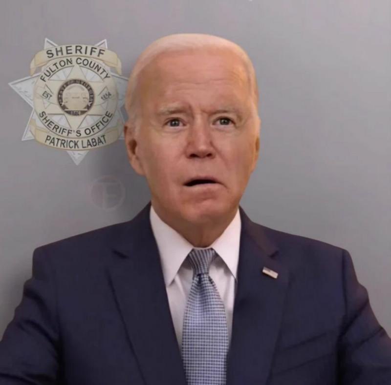 mainelyfree76's tweet photo. @greg_price11 #BidenforPrison https://t.co/EuYyzNitA8