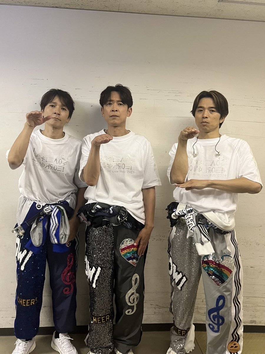 20thCentury_SIN's tweet photo. 名古屋LIVE！！無事終了！
蒸し暑い平日に集まってくれた皆さんありがとう！！！
俺たちゃ東京に帰ります！
#どーぞ

トニセン

#20thCentury
#トニセン
#地球をとびだそう！
#名古屋
#謎ポーズ https://t.co/UJjW3jcQiz