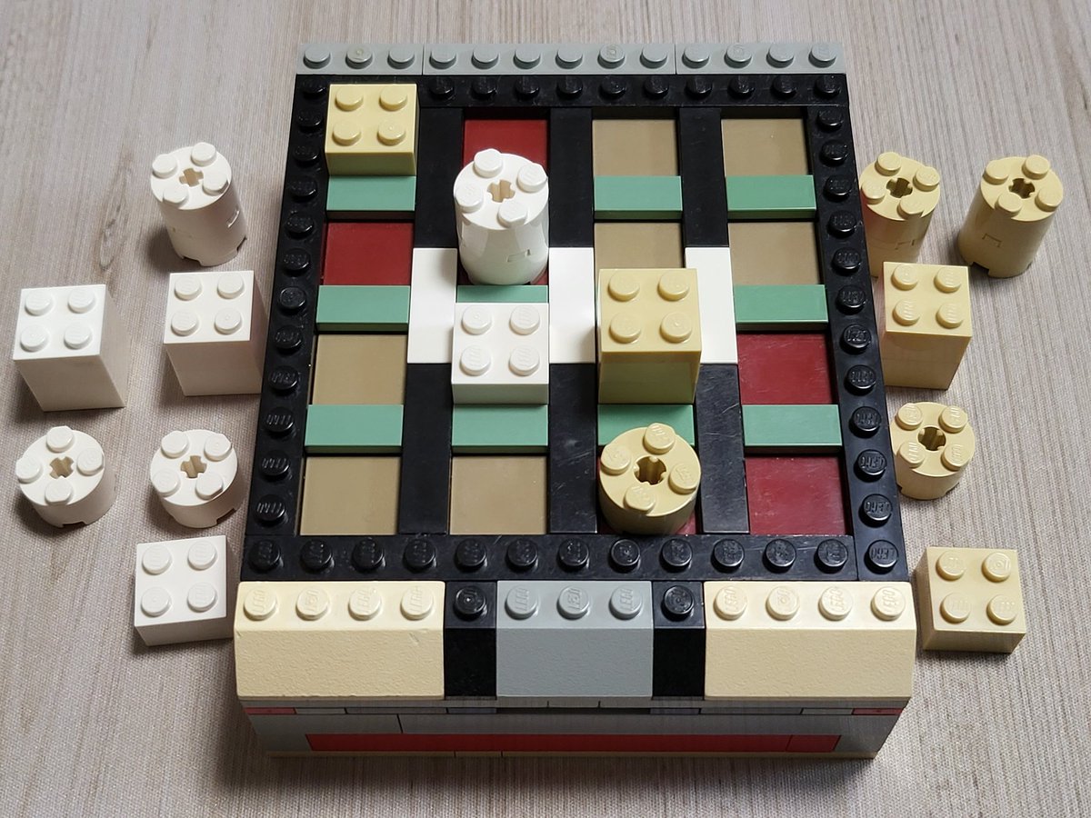 ChuriMagi's tweet photo. #LEGO
#ボードゲーム
#クアルト
#クアンティック
作ったのはボドゲ歴2ヶ月の頃…2年半前。
駒は白と茶、丸と四角、低い高い、上と下。
ボードを4×4の升目で色をわけし、白駒Vs茶駒でクアンティックも。
一番頑張ったのは、駒が収納できる点😁
当時から収納にこだわってたのかw
#Quarto
#Quantik https://t.co/zIXAkEnU6Z