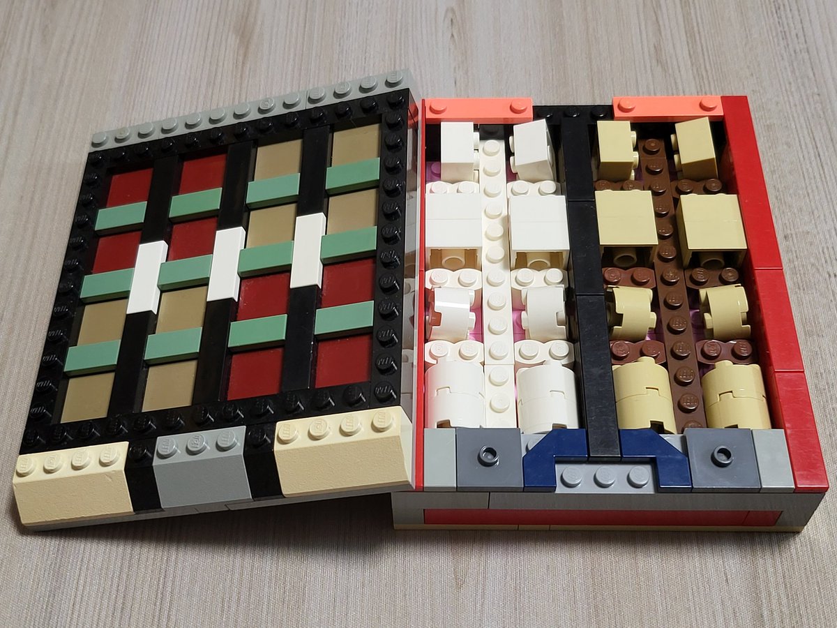 ChuriMagi's tweet photo. #LEGO
#ボードゲーム
#クアルト
#クアンティック
作ったのはボドゲ歴2ヶ月の頃…2年半前。
駒は白と茶、丸と四角、低い高い、上と下。
ボードを4×4の升目で色をわけし、白駒Vs茶駒でクアンティックも。
一番頑張ったのは、駒が収納できる点😁
当時から収納にこだわってたのかw
#Quarto
#Quantik https://t.co/zIXAkEnU6Z