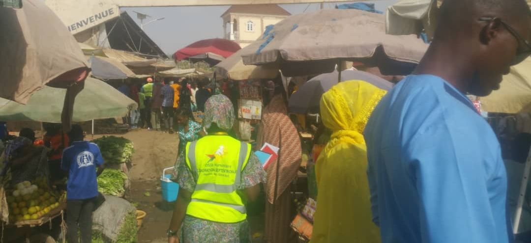 OserHumanity's tweet photo. OSER Humanitaire dans les coulisses du marché abattoir dans l’arrondissement de Maroua 2  ;

Objectifs : sensibilisé les femmes sur cinq Axes clés des United Nations qui nécessitent une action commune pour éviter qu'elles ne soient laissées pour compte . https://t.co/yShqyHRIYl