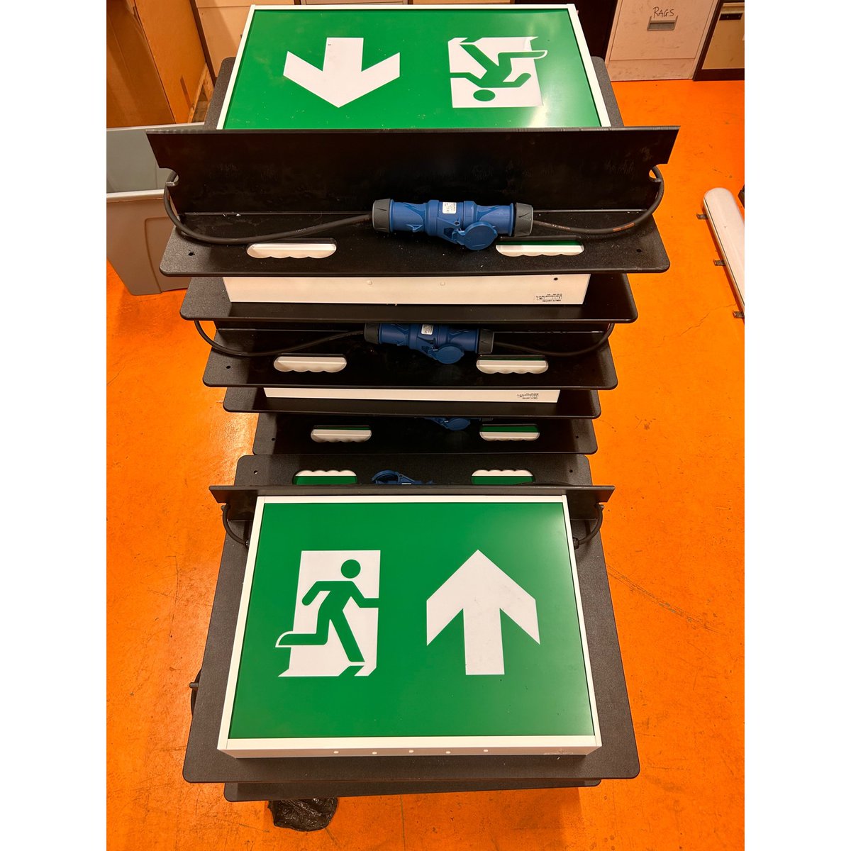 ProgenPower's tweet image. ⚡⚡⚡⚡⚡⚡⚡⚡⚡
Another batch of large exit signs, all manufactured in house by our team of talented engineers.

#talent #ukeventprofs #festivalseason #progenpower #temporarypowersupply