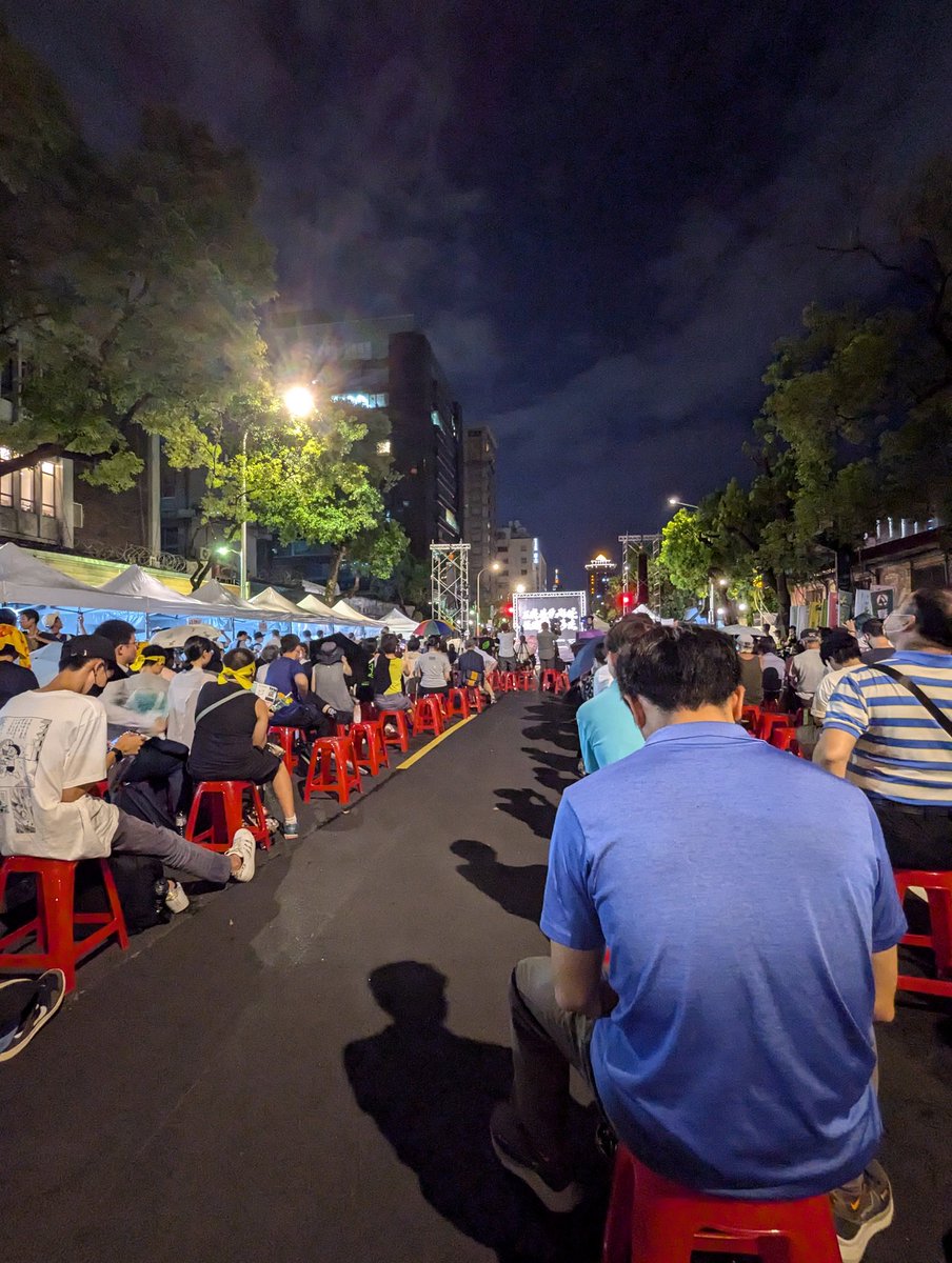 wordsfromtaiwan's tweet photo. The theme of tonight's Bluebird rally is "We oppose extending the operational life of existing nuclear power plants." #Panai says her home county #Taitung uses about 0.5% of #Taiwan's total energy expenditure, but its Orchid Island is used to store the country's #nuclear waste. https://t.co/0knn0BGFl5
