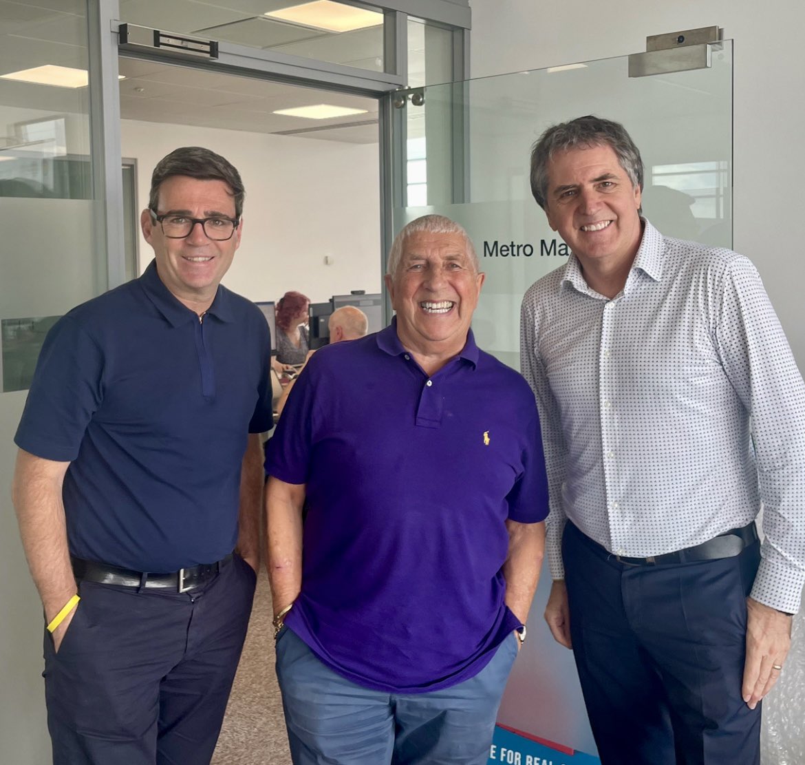 PeteCityPrice's tweet image. Great to see our two #Mayors at #Number10 Downing Street talking to @Kier_Starmer_PM about changes to the way we have been treated in the North. Congratulations @AndyBurnhamGM @LCRMayor fingers crossed. Next week they will be featured in my @LivEchonews and on my #Podcast
