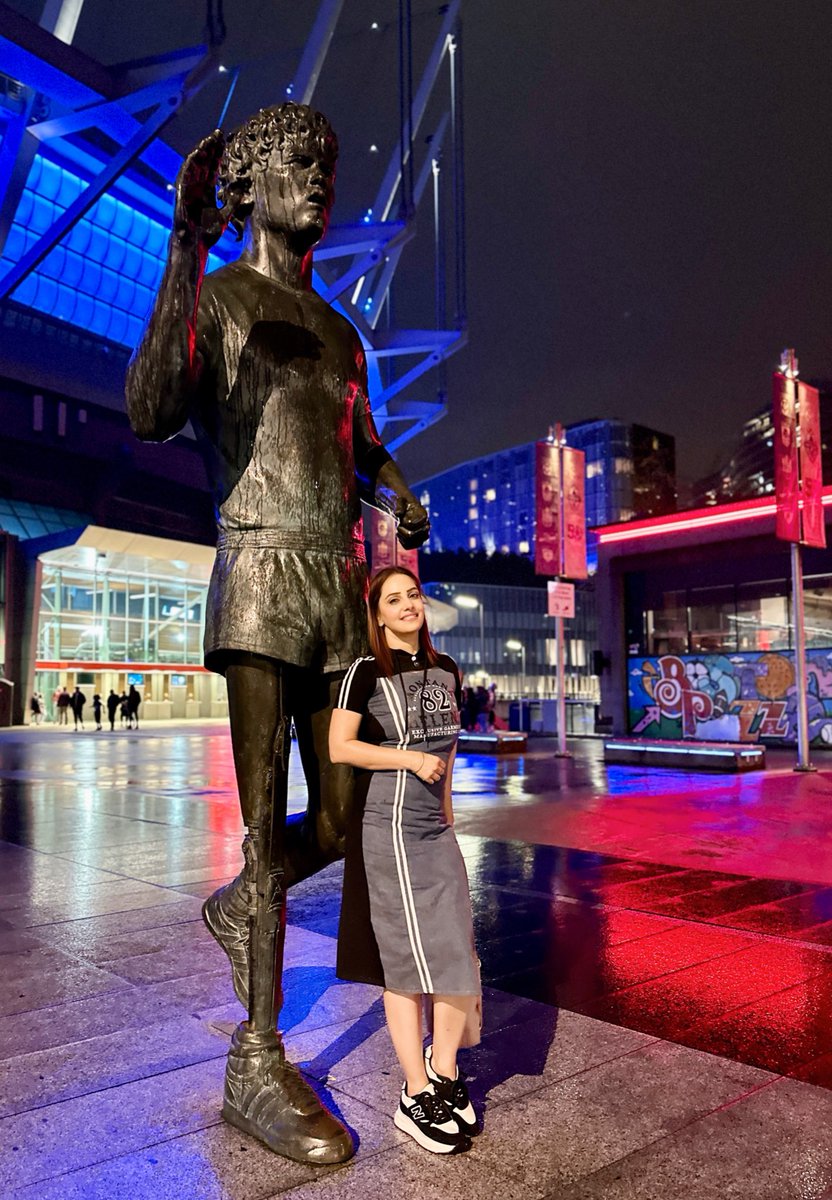 AnchorPiya's tweet photo. On The Wet Roads Of Downtown Vancouver Behaving Little Wild And Cute 🥰🥰 #wearing @kapdabymanioberoi #thislook 🇨🇦 🇨🇦 #canada #vancouver #downtown #beautiful #britishcolumbia https://t.co/9rub1mUBR3