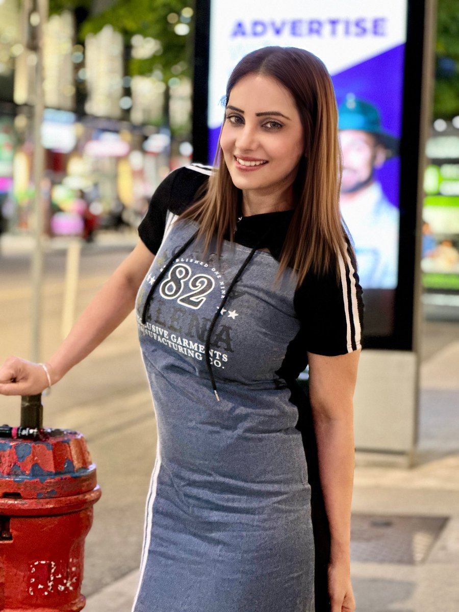 AnchorPiya's tweet photo. On The Wet Roads Of Downtown Vancouver Behaving Little Wild And Cute 🥰🥰 #wearing @kapdabymanioberoi #thislook 🇨🇦 🇨🇦 #canada #vancouver #downtown #beautiful #britishcolumbia https://t.co/9rub1mUBR3