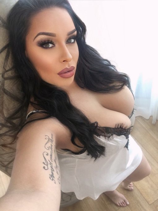 2 pic. Hey baby 
Just passing by to say I hope you having a great day

xoxo ?? https://t.co/9XyrcTbD