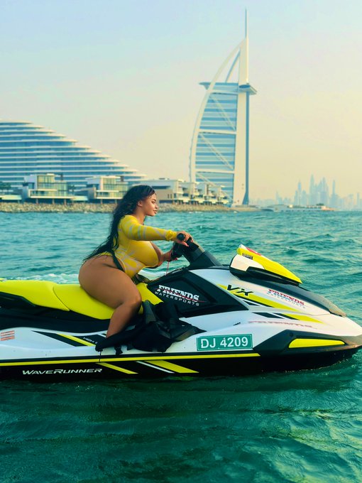 Hello habibi https://t.co/FxqjV3ORLX https://t.co/zLri4s1PlW