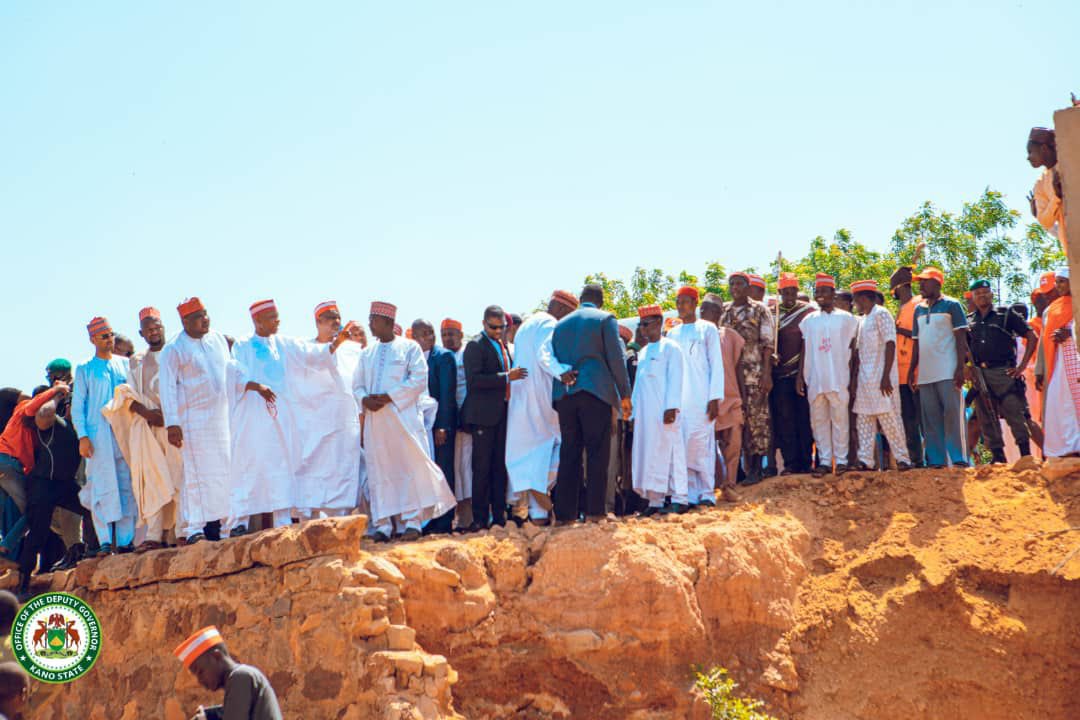 Kyusufabba's tweet photo. From commissioning the 5KM road, we checked the progress of the construction of Hawan-Ganji-Sabon Layin Kara-Badari-Kadari rural access road, which is progressing at impressive pace. 

I commend the contractors for their prompt resumption to the site. 

We also had the opportunity to assess the construction of a major bridge in Getso Town, also of Gwarzo LG, which is at advanced stage. - AKY