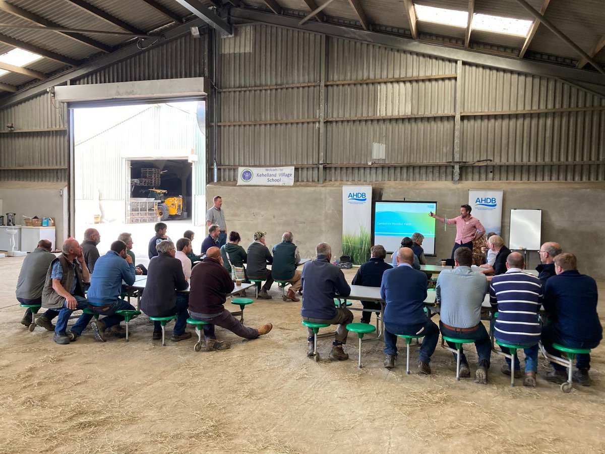 cereals_sw's tweet image. Last week we launched with @monitorfarm in Camborne. Pete hosted expertly, the turnout was good, weather played nicely, @Tom_Clarke joined us and even the chickens appeared to enjoy the event. Looking forwards to winter series here! @AHDB_Cereals