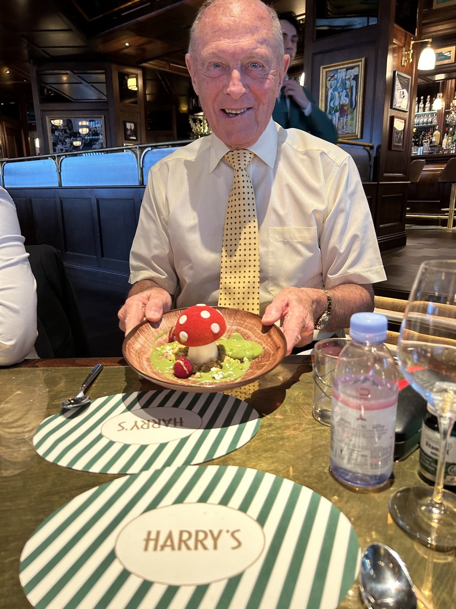Sir Geoffrey Boycott tweet media