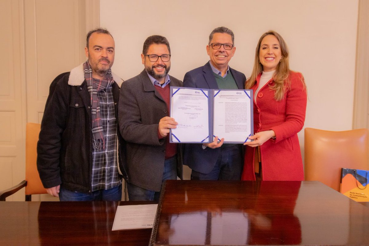 nutead_uepg's tweet photo. 🤩Uma nova fase acaba de começar!

🤝Formalizei hoje uma parceria com a Empresa Brasil de Comunicação, para transmissão dos programas da TV Brasil na TV Educativa.

📲Leia mais: https://t.co/E7qmHdIOH1

@oficialuepg https://t.co/dt1q3CE76A