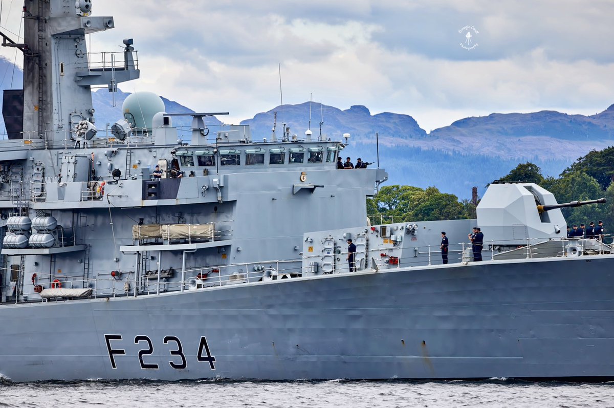 DougieCoullPix's tweet photo. 2/2 - HMS Iron Duke outbound this afternoon.

#royalnavy #navy #hmsironduke #type23frigate #riverclyde #warship #ironduke #shipping https://t.co/AoCOSJkoek