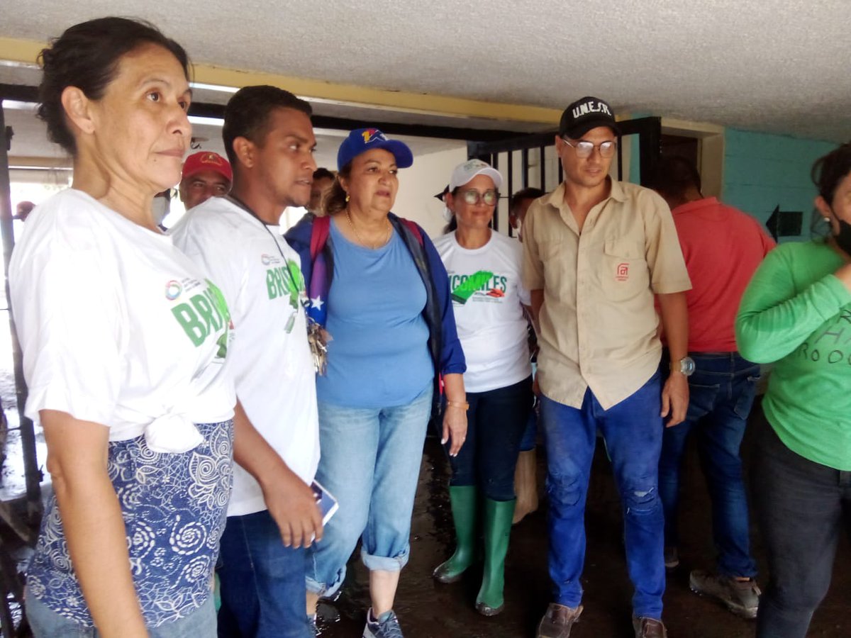 #09DeJulio

#Ahora || Ministra Yelitze Santaella, supervisa el avance del trabajo de recuperación de las instituciones educativas afectadas por la crecida del #RíoManzanares.

#JuntosVenceremos
#VenezuelaEsPoesía  
 
@nicolasmaduro 
@mppeducacion 
@_laavanzadora 
@karenlypsuv