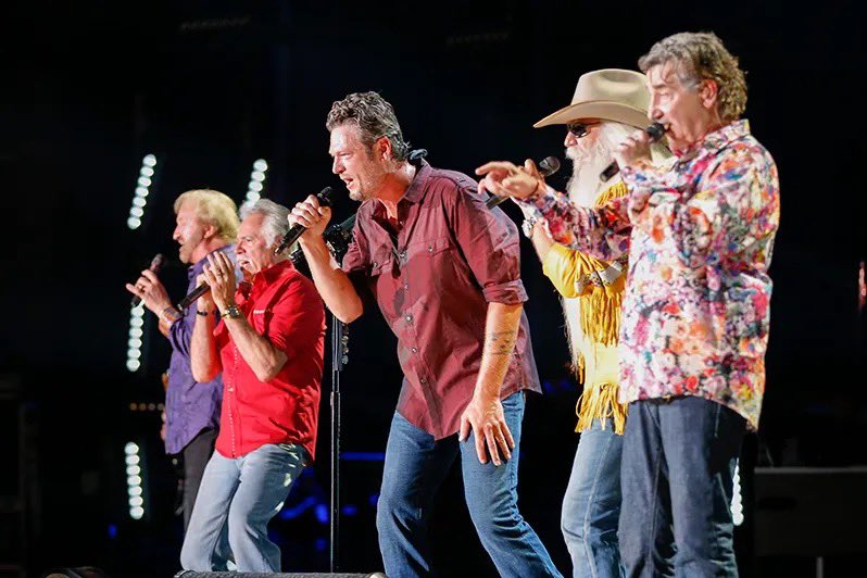 Blake Shelton tweet media